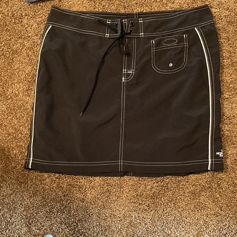 NORTH FACE 2 PIECE OUTFIT. NAVY AND MEDUIM BLUE. TOP IS A LARGE. SKIRT IS A 10 - Picture 7 of 8